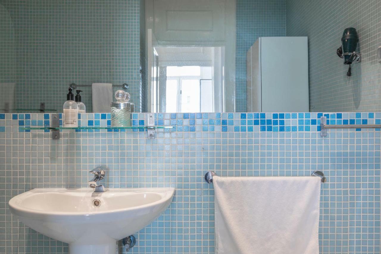Fantastic Family Apartment In Estrela Lisboa Exteriör bild